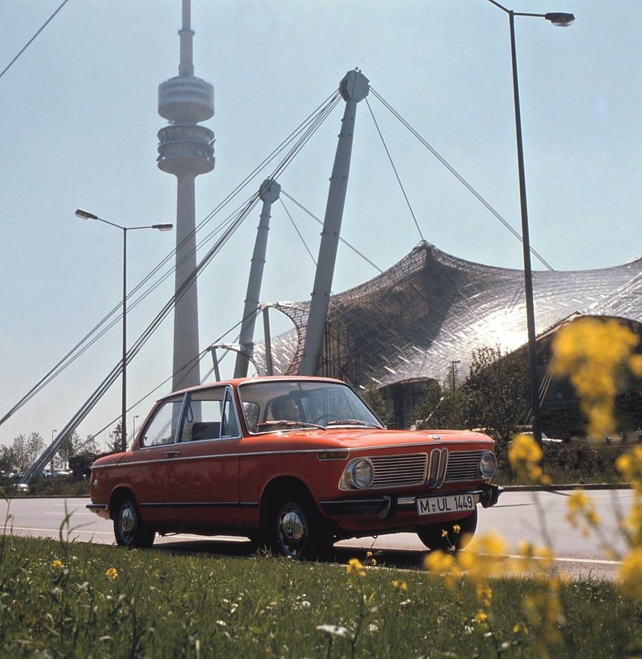  BMW 1600-2 (E10) 1966 года  (фото 1 из 15)
